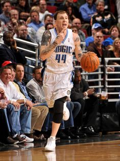 里程碑！威少生涯总抢断数超越艾弗森，升至历史第14